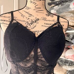 Chic Black Lace Bustier